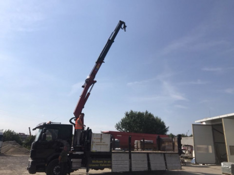 Transport container cu macara